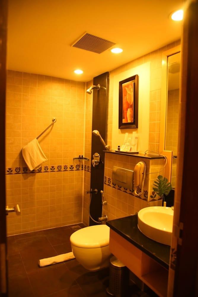 ROYAL ORCHID SUITES photo 2