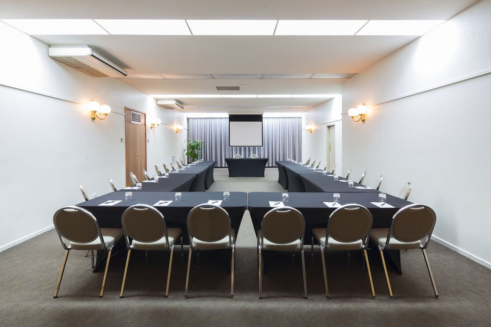 Ramada by Wyndham Diplomat Canberra photo 2