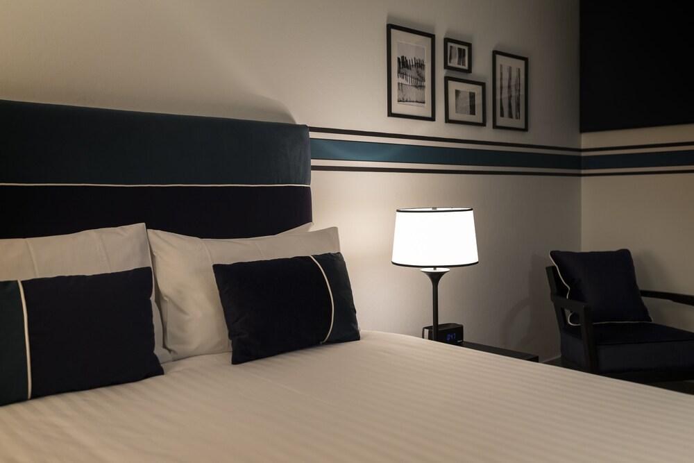 Ramada by Wyndham Diplomat Canberra photo 3