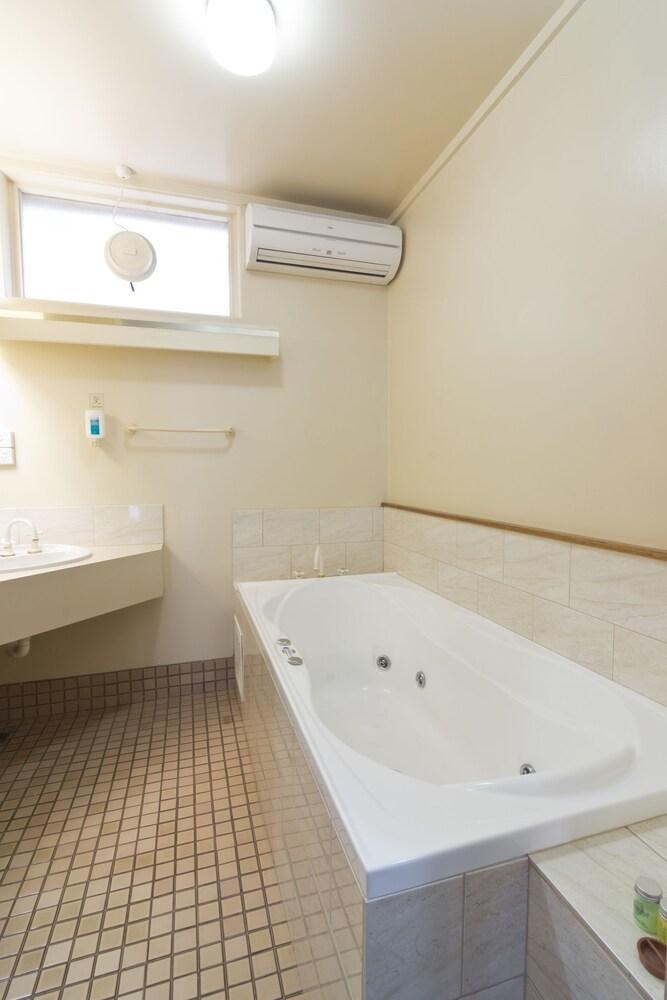 COMMODORE REGENT photo 2