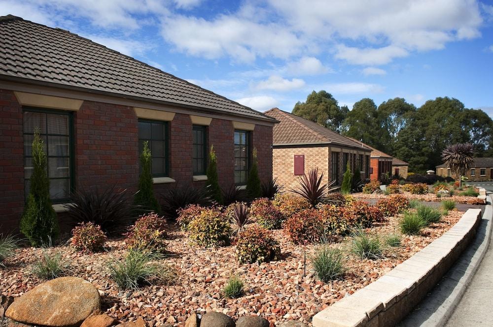 COUNTRY CLUB VILLAS photo 4