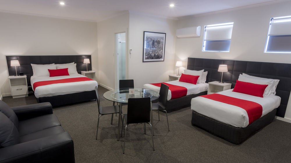 COMFORT INN MANHATTAN photo 1