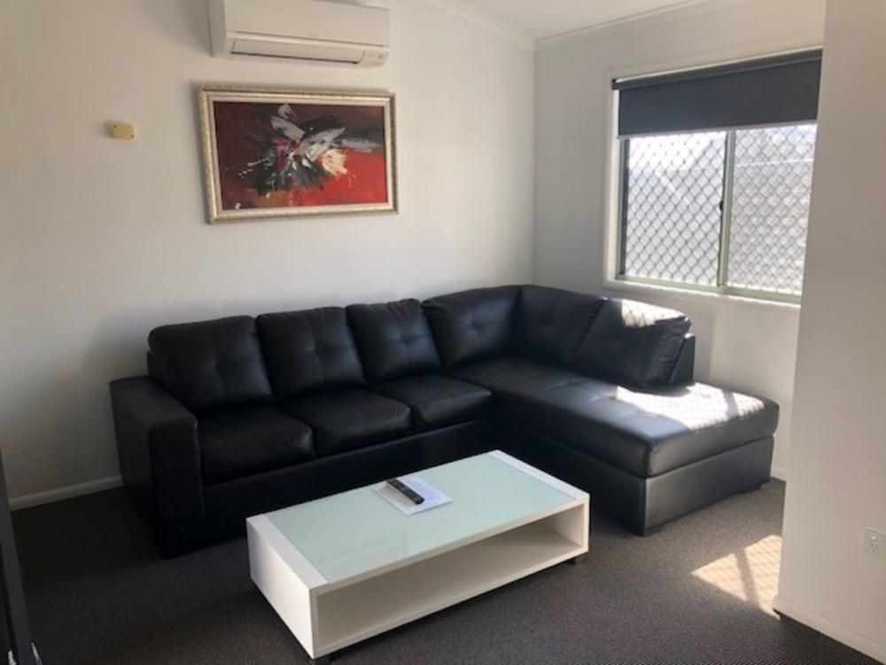 DARRA MOTEL AND CONFERENCE CENTRE photo 2