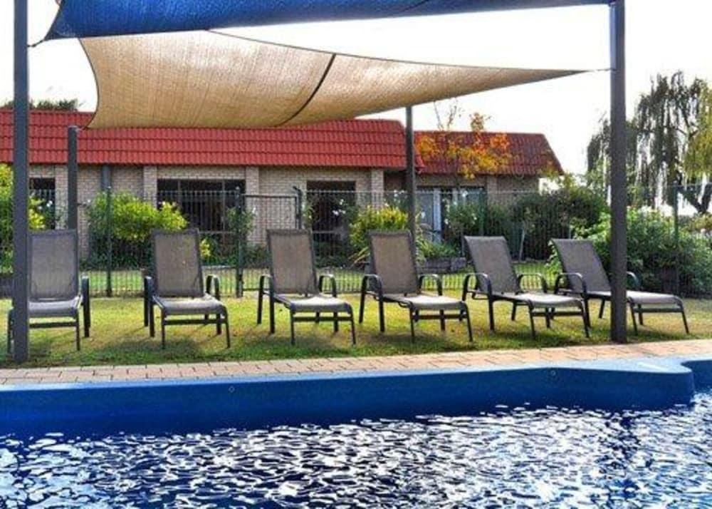 COMFORT INN BUSSELTON RIVER RESORT photo 1