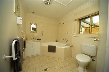 RIESLING TRAIL AND CLARE VALLEY COTTAGES photo 2
