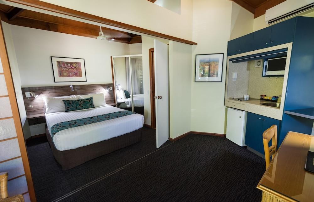 PALMS CITY RESORT photo 3