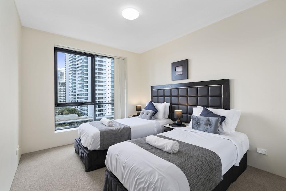 MANTRA BROADBEACH ON THE PARK photo 2