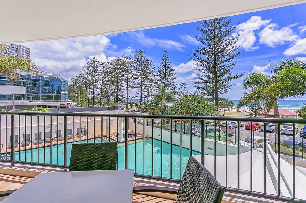 Mantra Coolangatta Beach Hotel