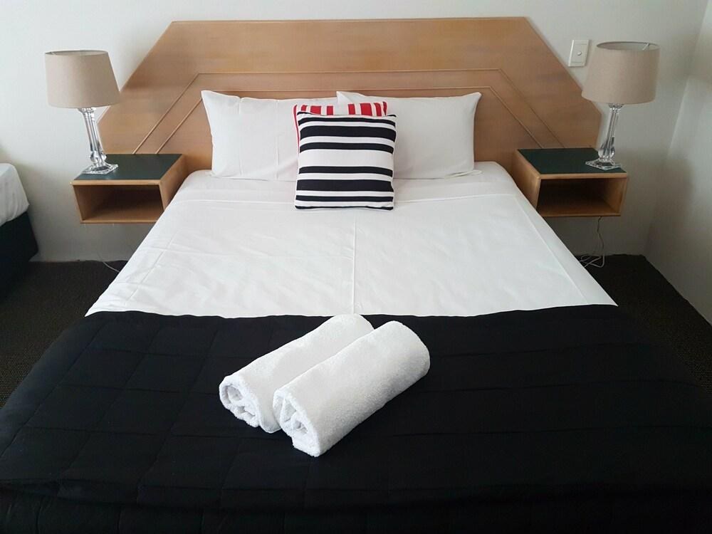 Outrigger Resort Burleigh photo 3