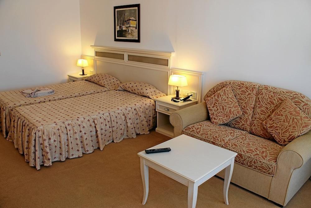 ROYAL PALACE HELENA SANDS photo 3