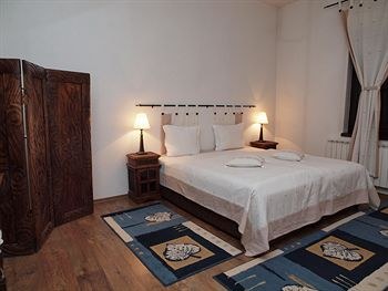 MOMINI DVORI photo 1