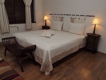 MOMINI DVORI photo 3