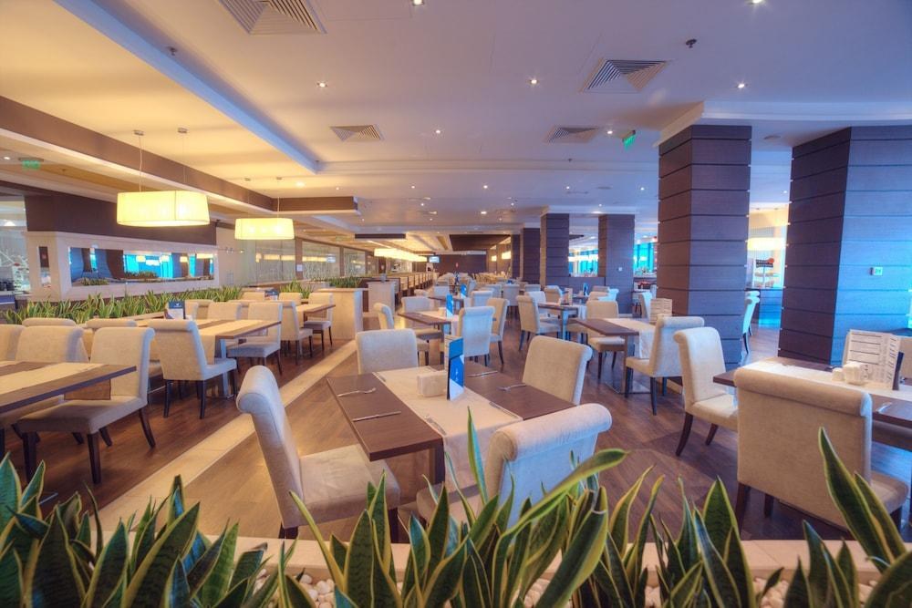 INTERNATIONAL HOTEL CASINO & TOWER SUITES photo 2