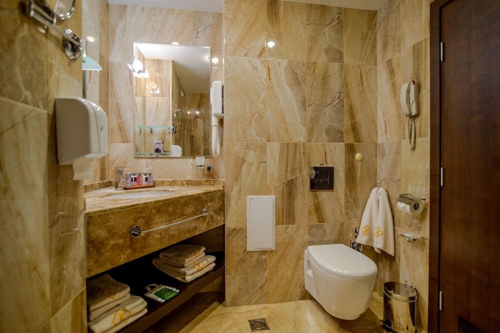 INTERNATIONAL HOTEL CASINO & TOWER SUITES photo 4