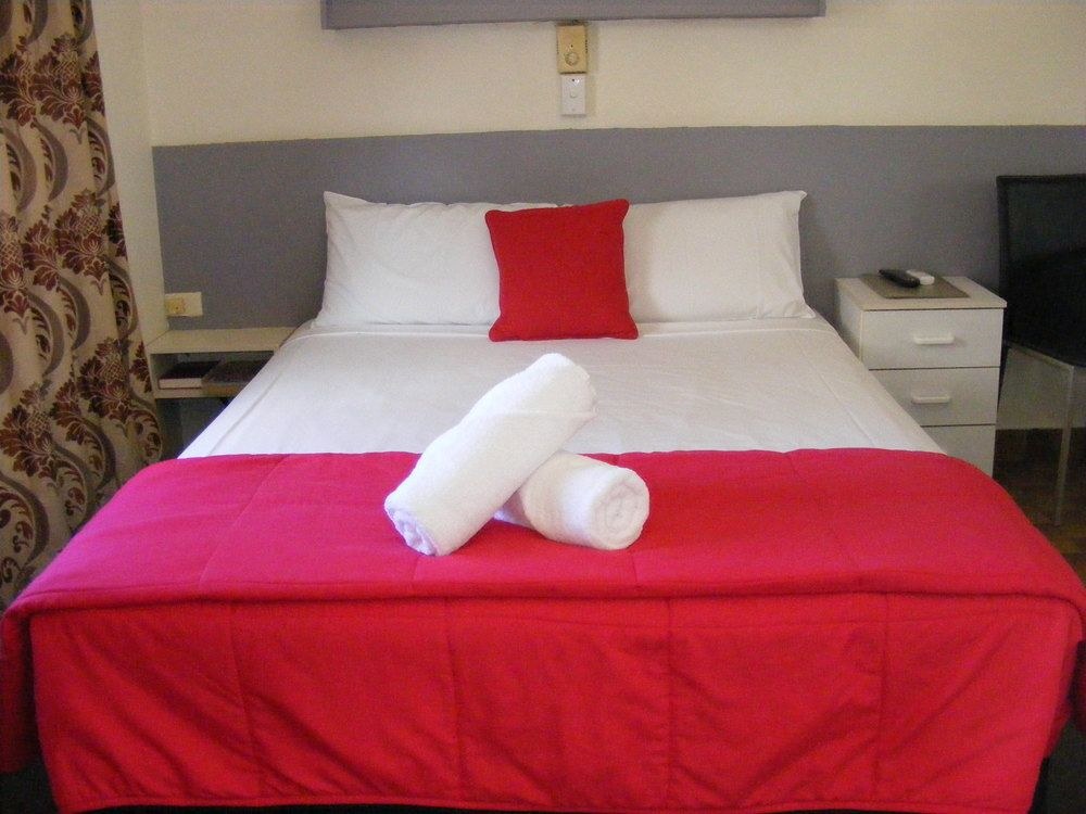 MOTEL LODGE