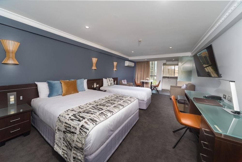 HYDE PARK INN photo 2