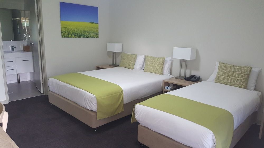 QUALITY INN CARRIAGE HOUSE