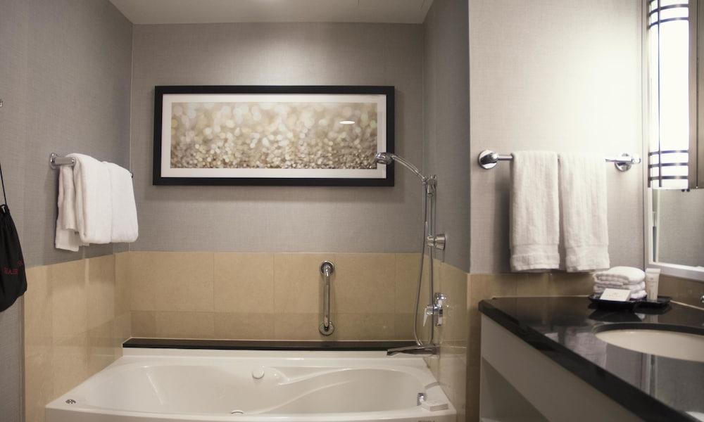 CAESARS WINDSOR photo 2