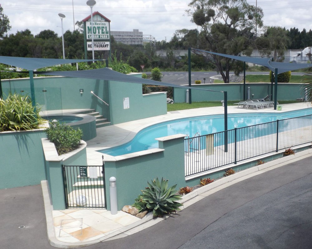 MCNEVINS LOGANHOLME MOTEL photo 1