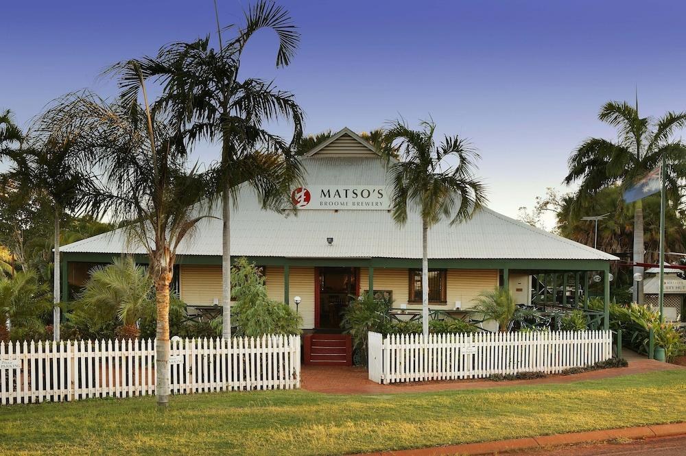 MOONLIGHT BAY SUITES photo 2