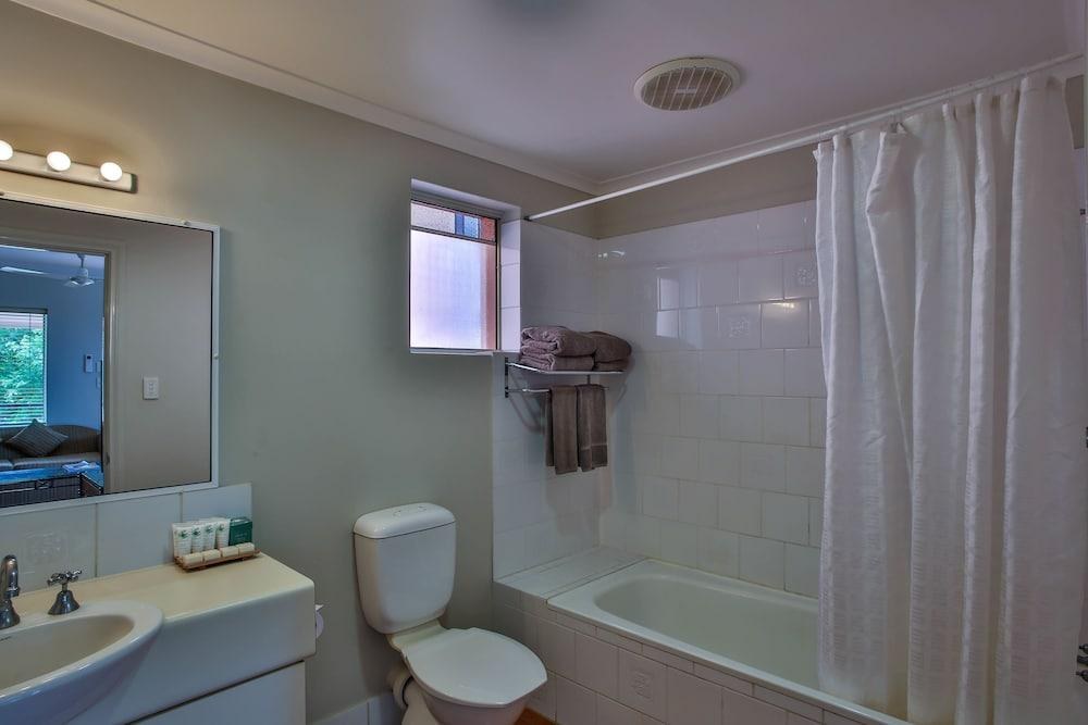 MOONLIGHT BAY SUITES photo 3