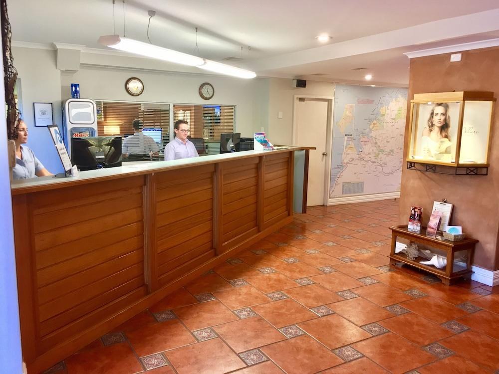 MOONLIGHT BAY SUITES photo 4