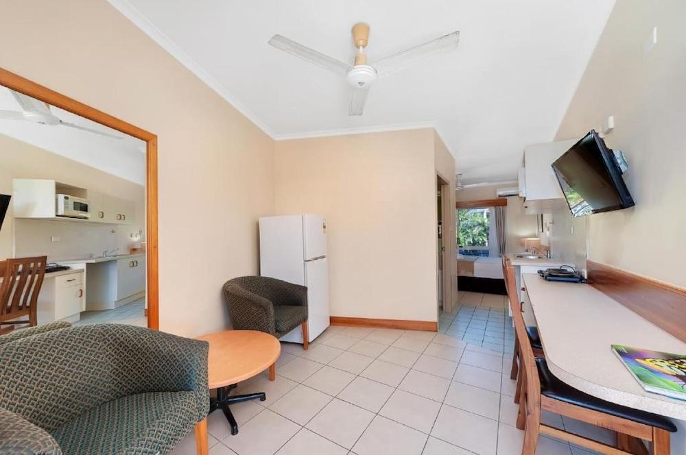 TROPICAL QUEENSLANDER photo 3