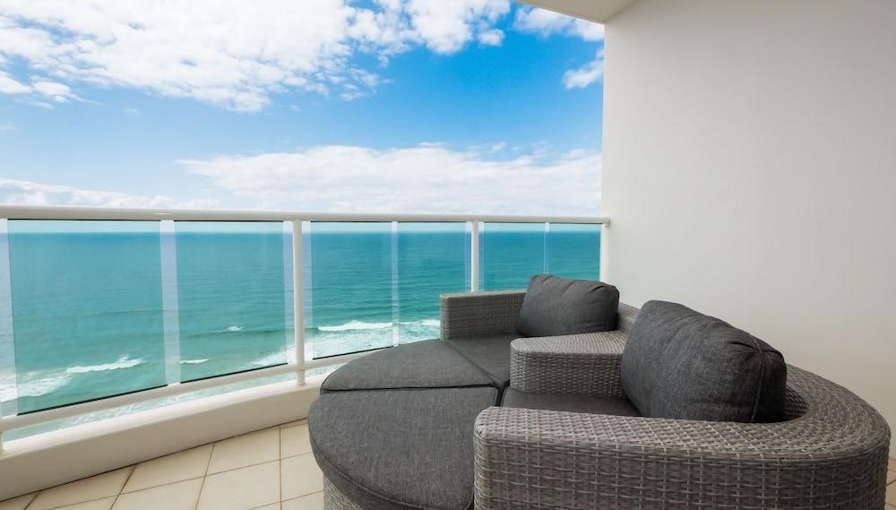 Pacific Views Resort photo 2