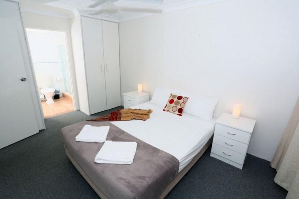 ST TROPEZ APARTMENTS photo 2