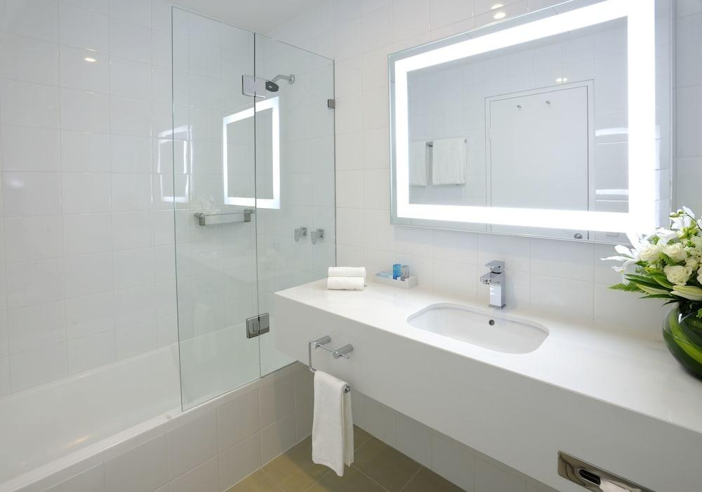 NOVOTEL MELBOURNE GLEN WAVERLEY photo 2