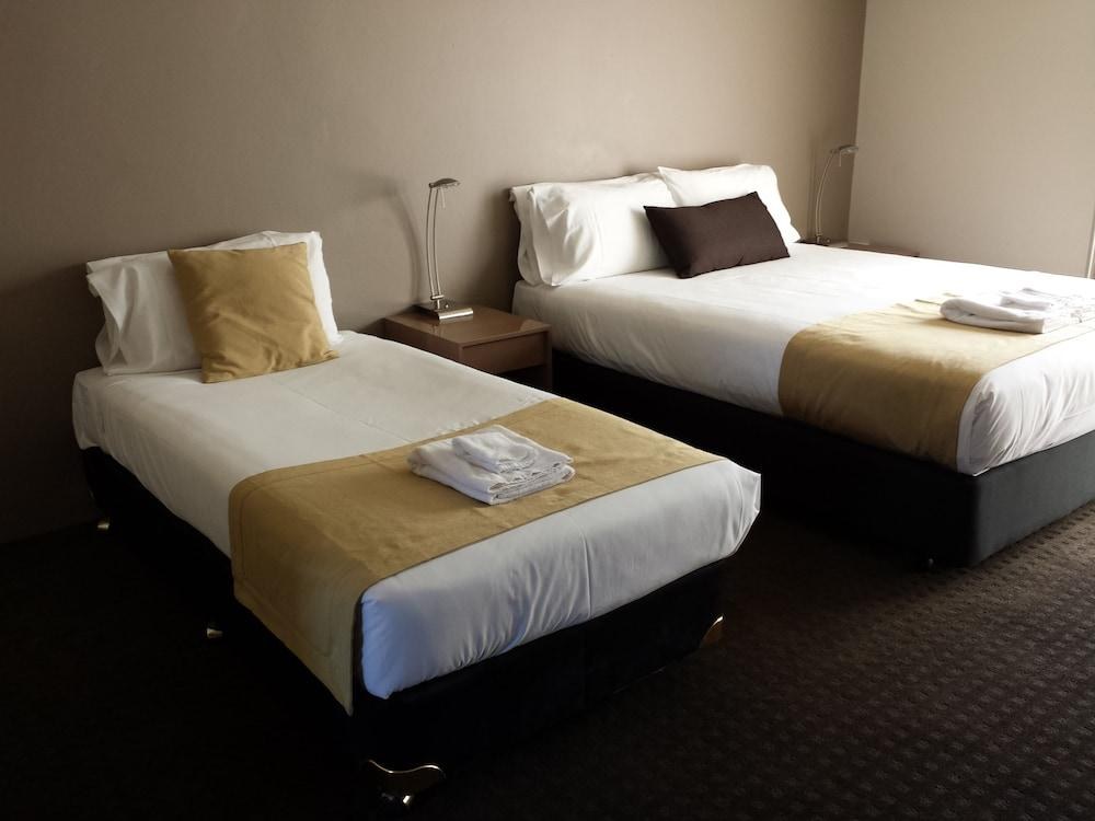 TOWRADGI BEACH HOTEL