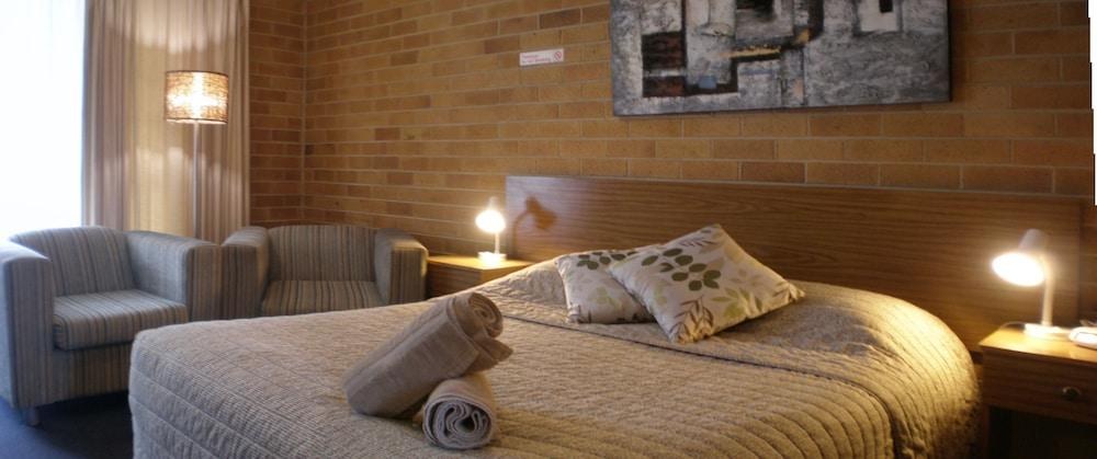 WHITE LANTERNS MOTEL photo 2