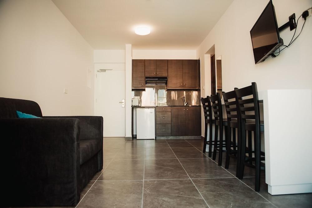 A. MAOS APTS photo 4