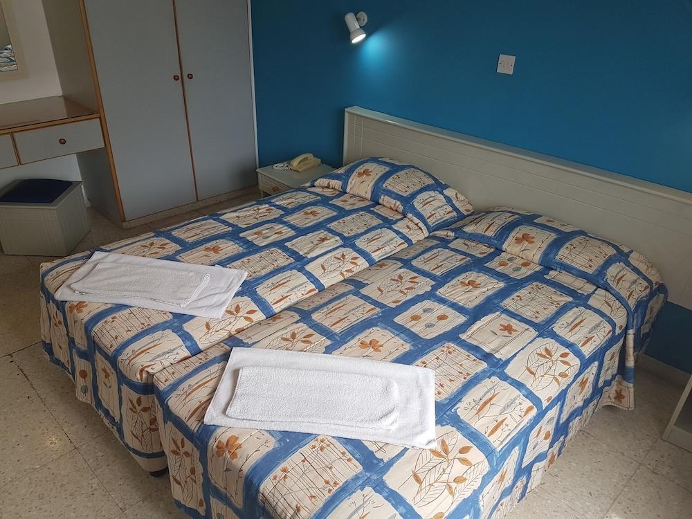 COSMELENIA APARTMENTS photo 2