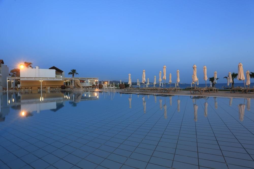 Kapetanios Aqua Resort photo 4