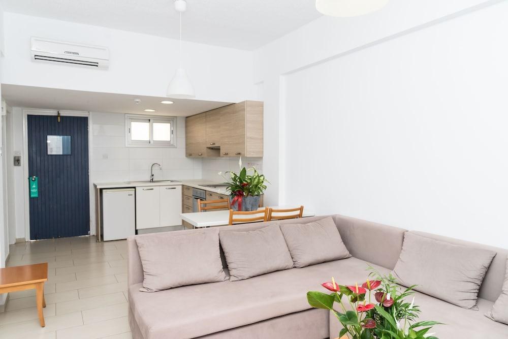 HELIOS BAY HOTEL APARTMENTS photo 3