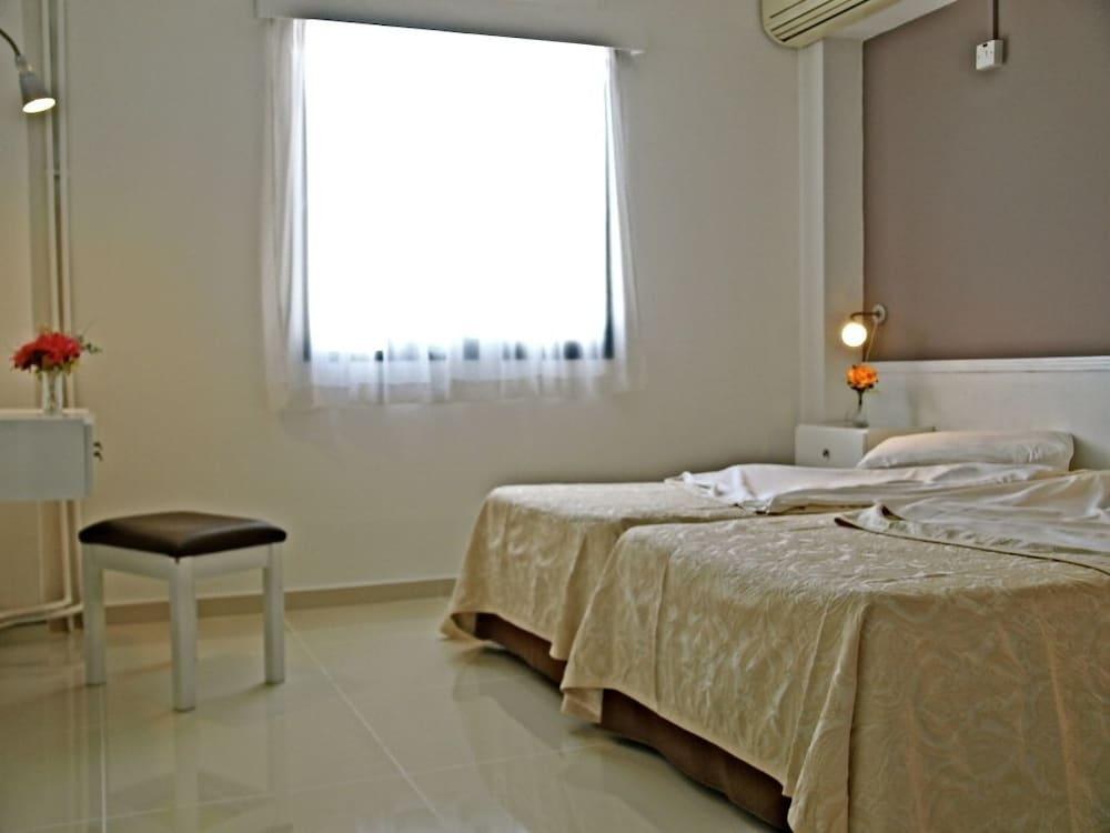 HILLTOP GARDENS APARTMENTS photo 3