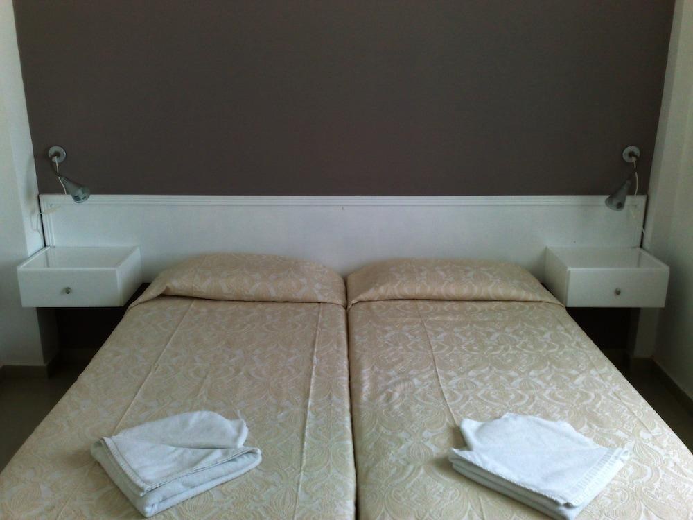 HILLTOP GARDENS APARTMENTS photo 4