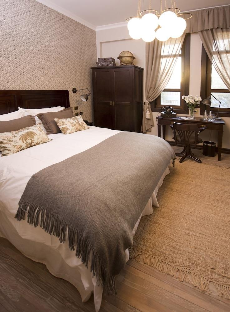 BOUTIQUE CASTILLO ROJO photo 2