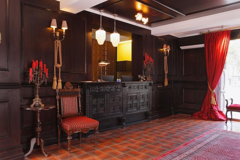 BOUTIQUE CASTILLO ROJO photo 4