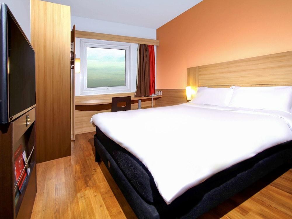 IBIS SANTIAGO PROVIDENCIA photo 3