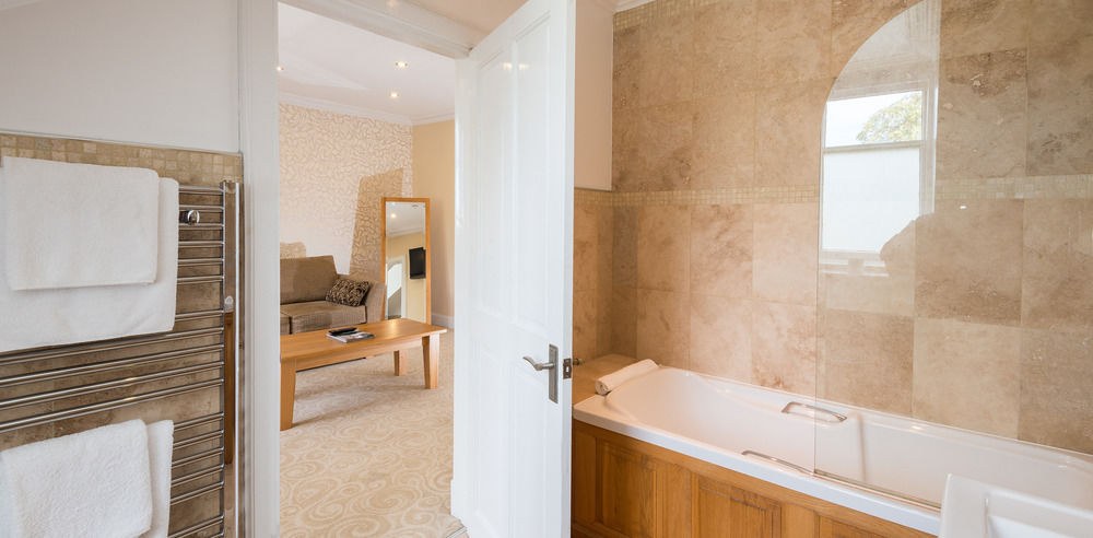 GLEN MHOR HOTEL