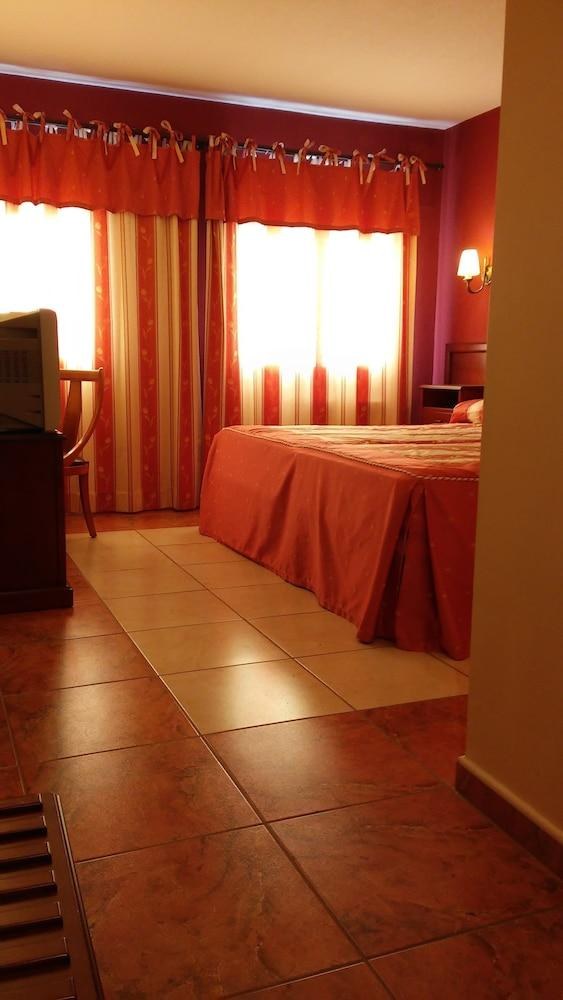 HOTEL PUERTA DE JAVALAMBRE photo 2
