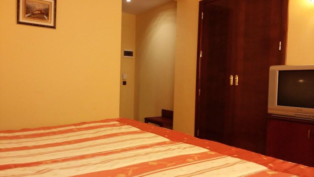 HOTEL PUERTA DE JAVALAMBRE photo 3