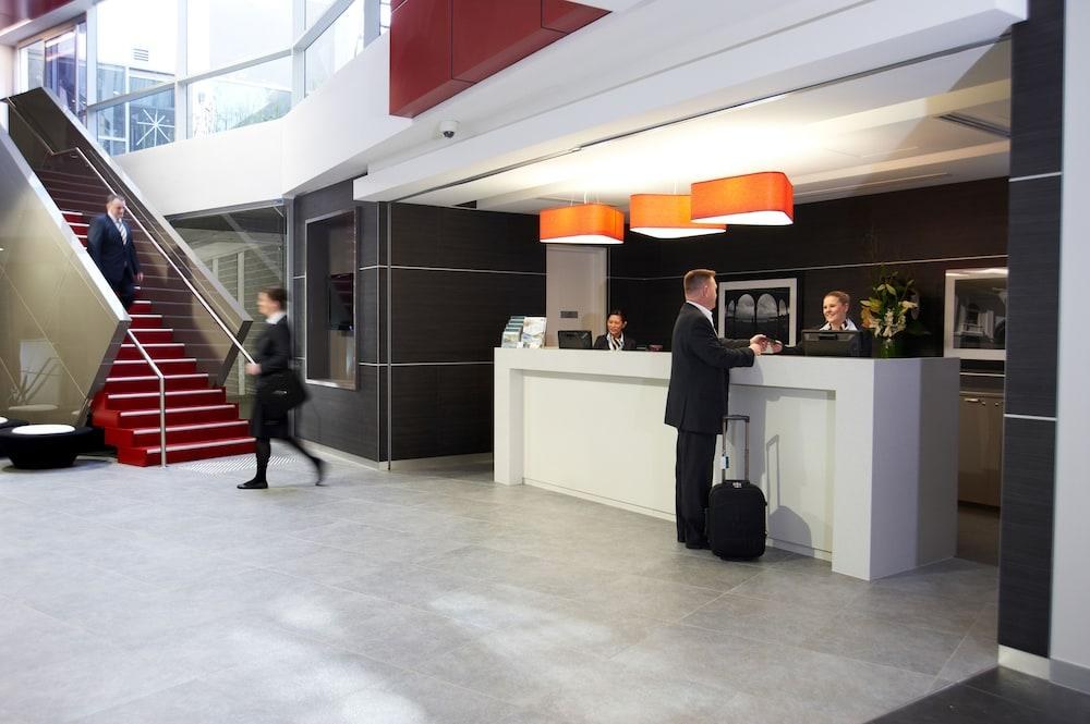 Holiday Inn & Suites Sydney Bondi Junction photo 2