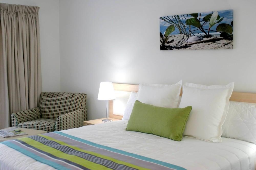 QUALITY SUITES PIONEER SANDS photo 4