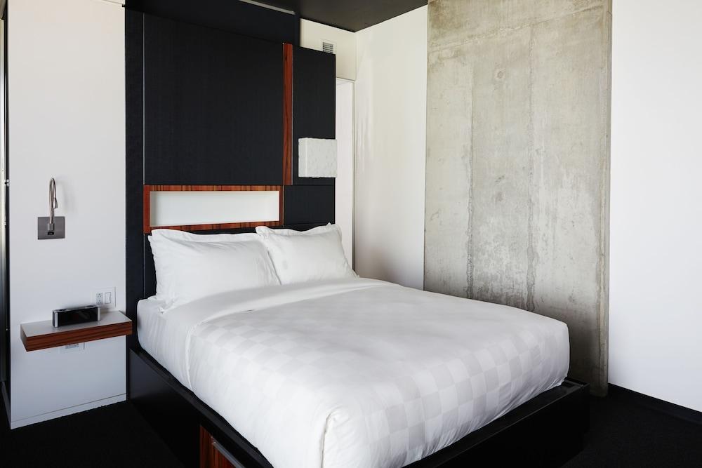 ALT HOTEL MONTREAL photo 4