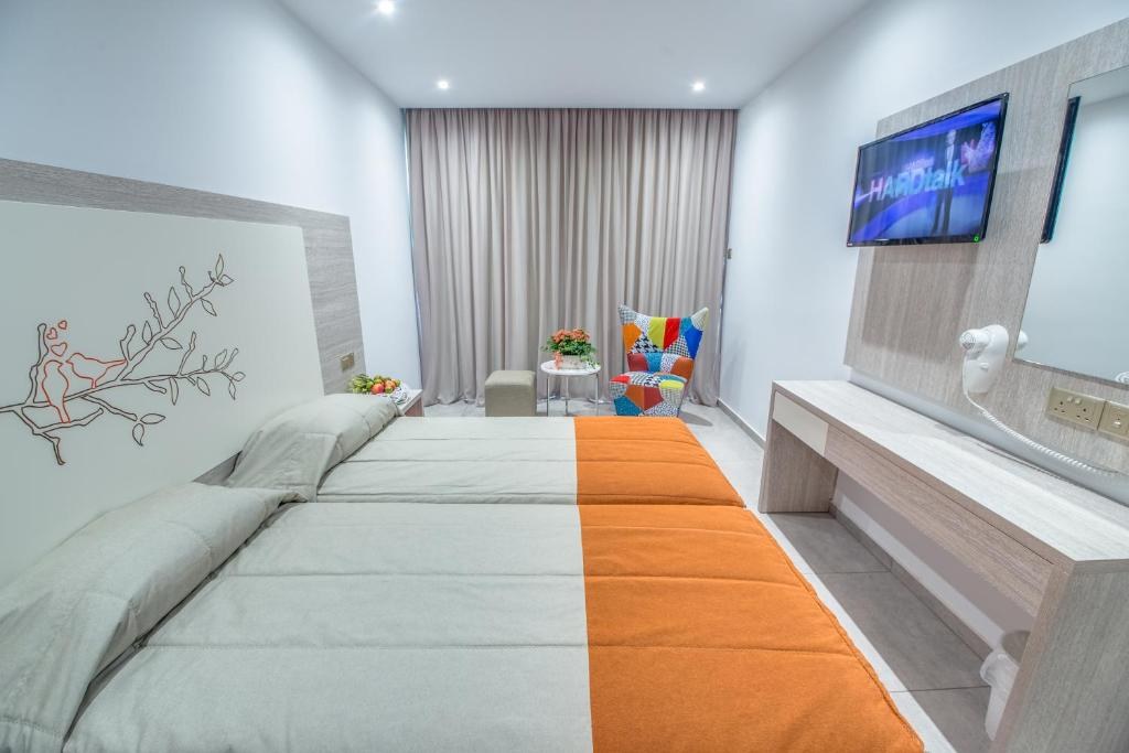 NICHOLAS COLOR HOTEL photo 2