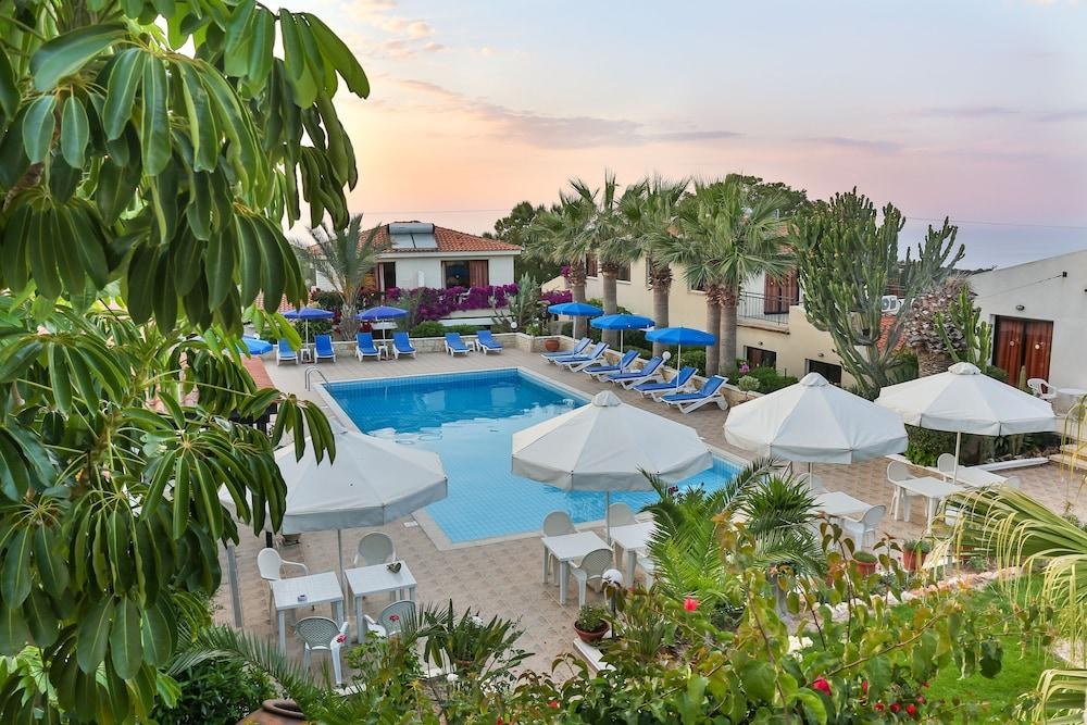 Tavros Hotel Apartments photo 3