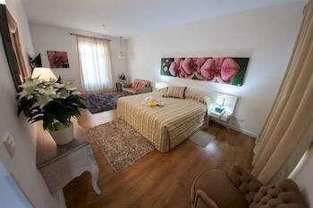 OPERETTA HOUSE